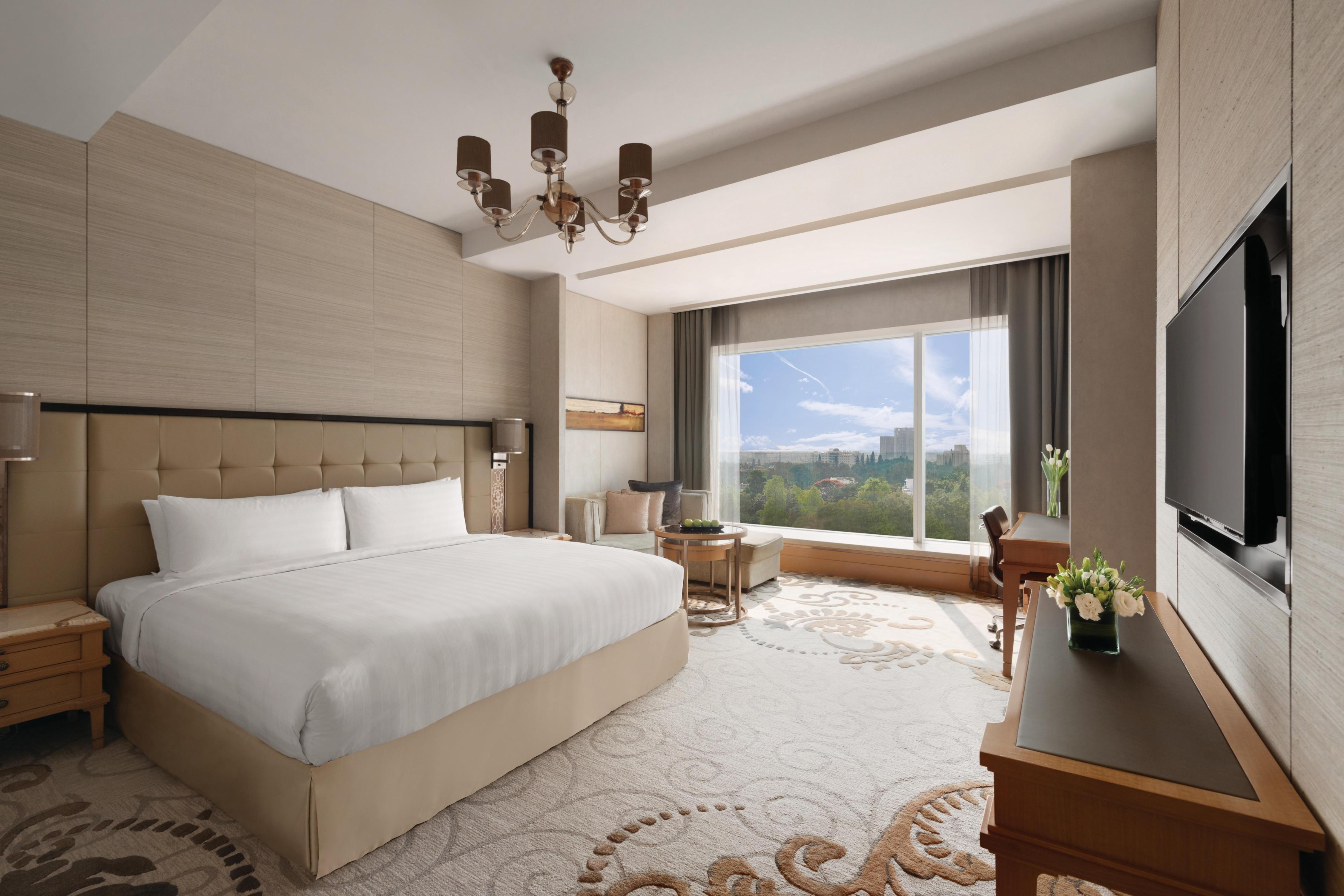 Shangri-La Bengaluru Room Type - Horizon Bangalore View King-Horizon Club Lounge access includes buffet breakfast-tea-cocktails 6-8 P Shangri-La Bengaluru Room Type - Horizon Bangalore View King-Horizon Club Lounge access includes buffet breakfast-tea-cocktails 6-8 P