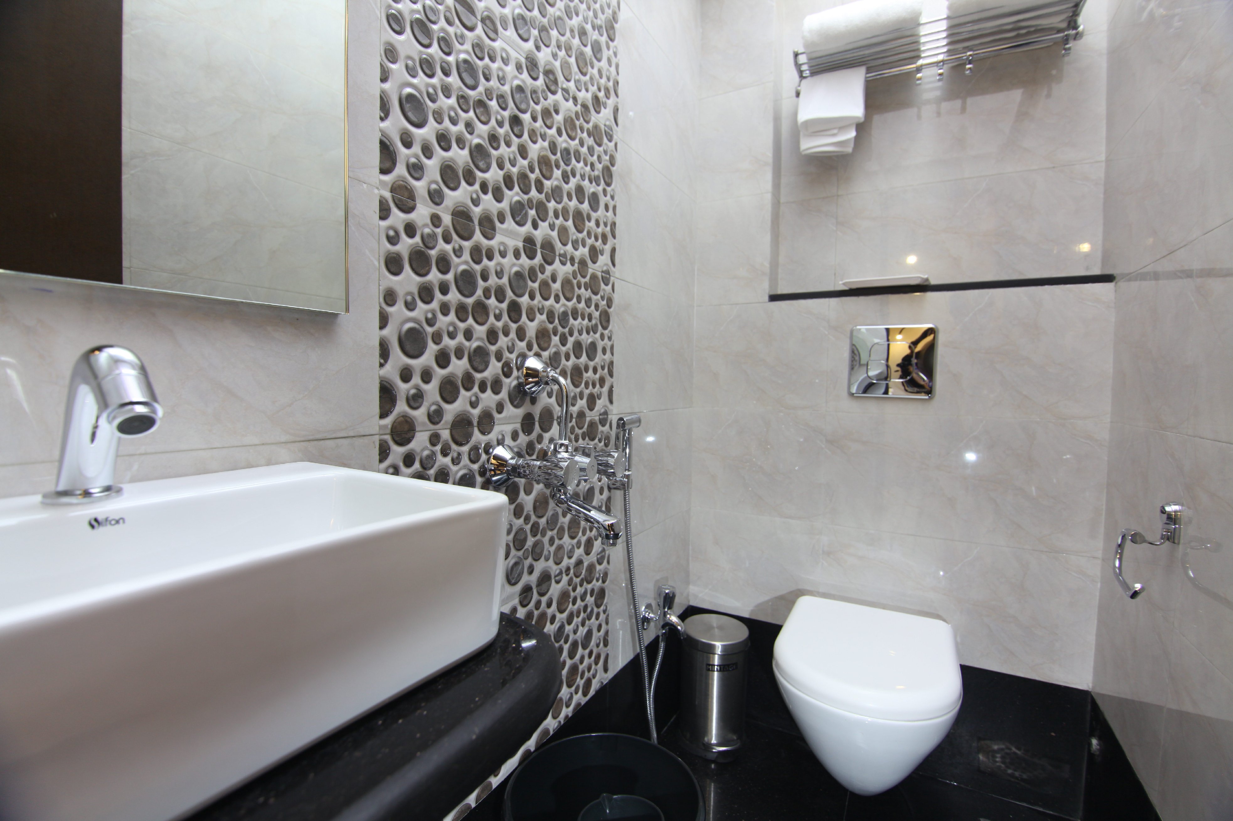 City Guest House - Dadar - Tap to explore photos