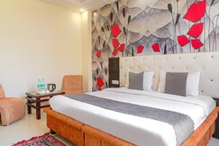 Photos of Hotel Aastha Palace Near Railway Station.