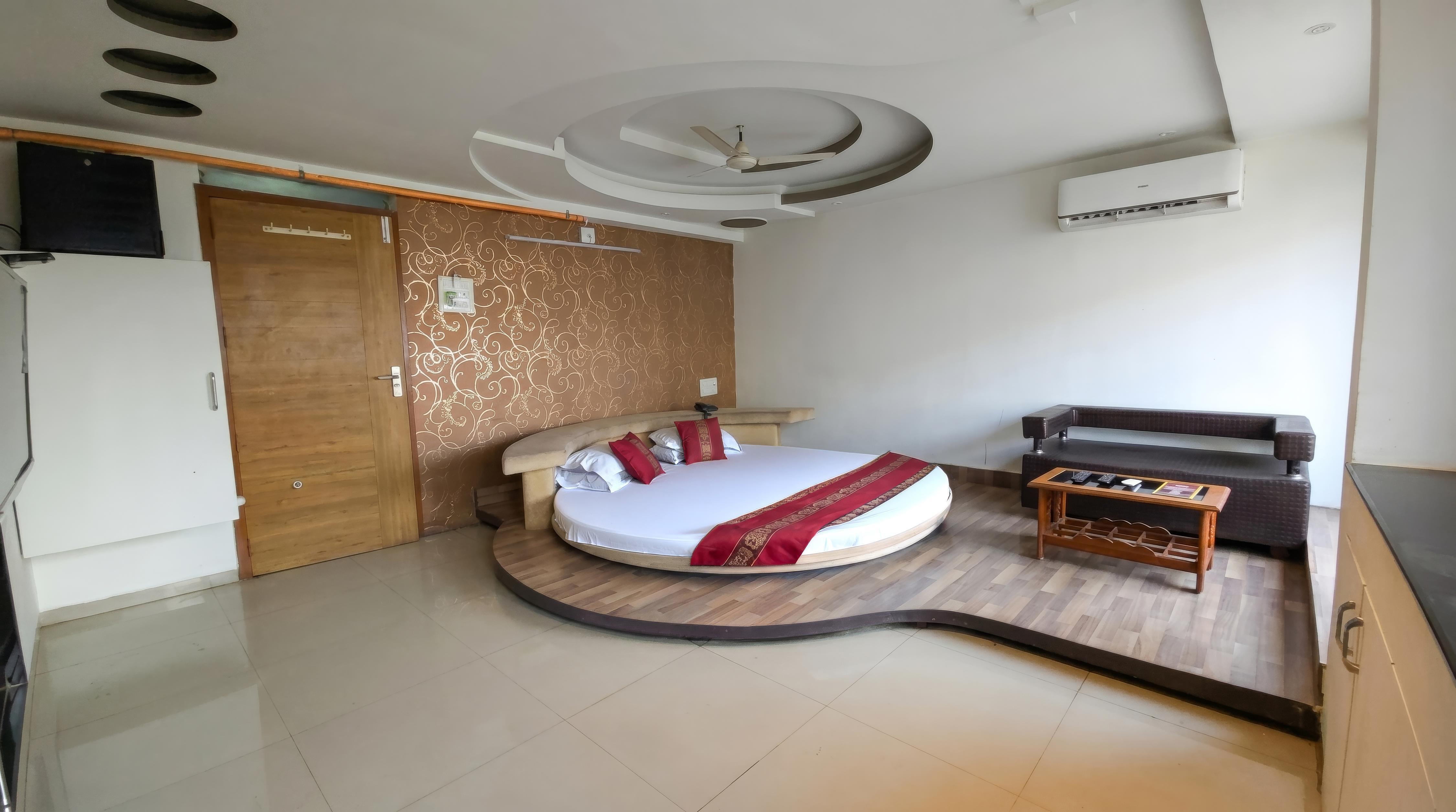 LABH HOTEL - Tap to explore photos