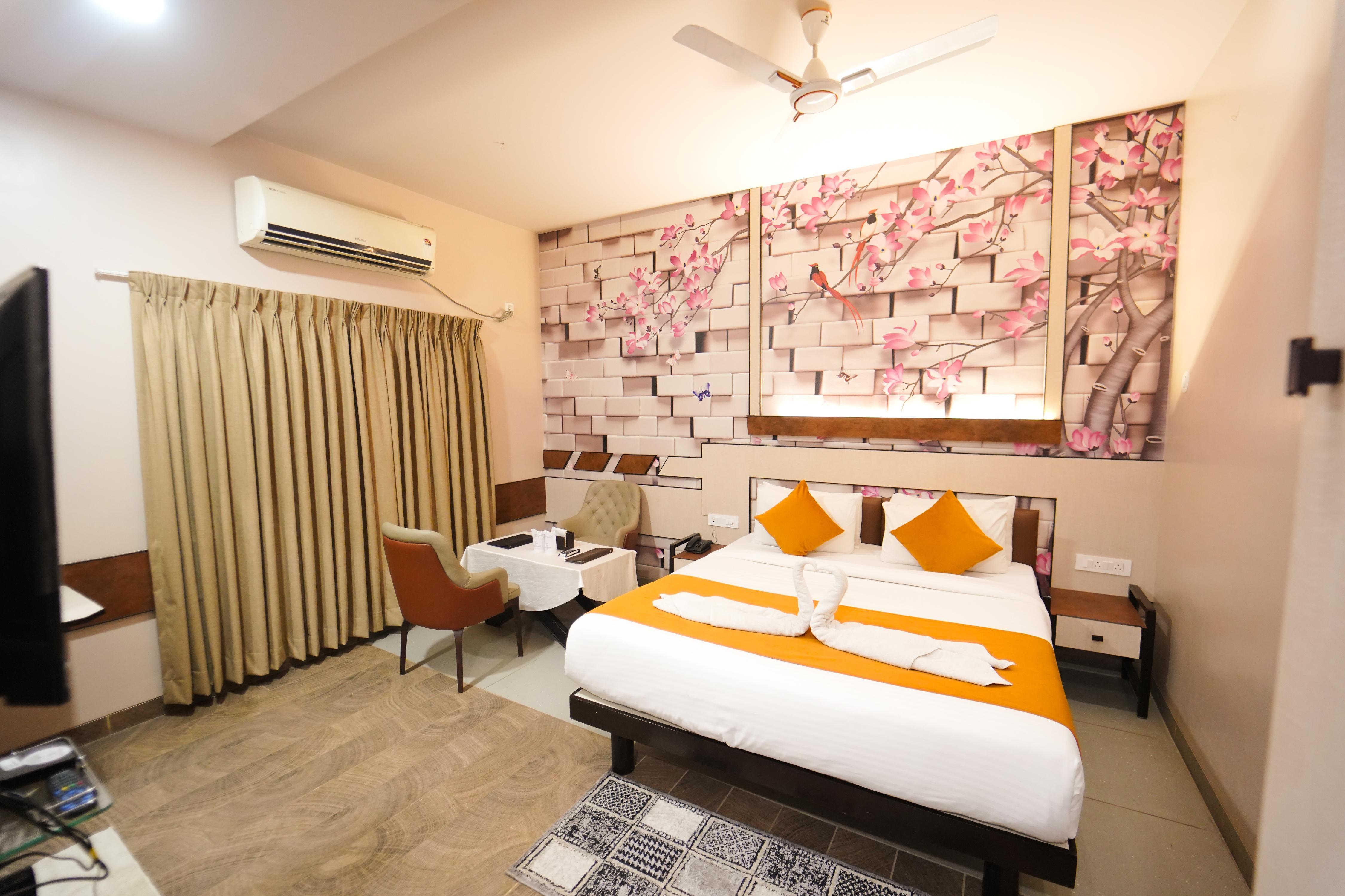 HOTEL POOJA GARDEN AND LODGING - Tap to explore photos
