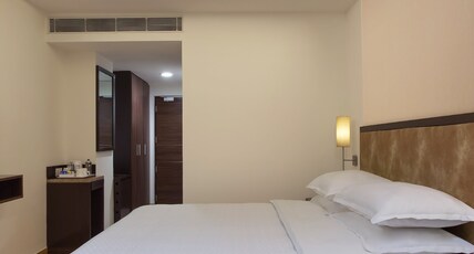 Four Points By Sheraton Vadodara - Marriott International Room Type - Traditional Room King bed