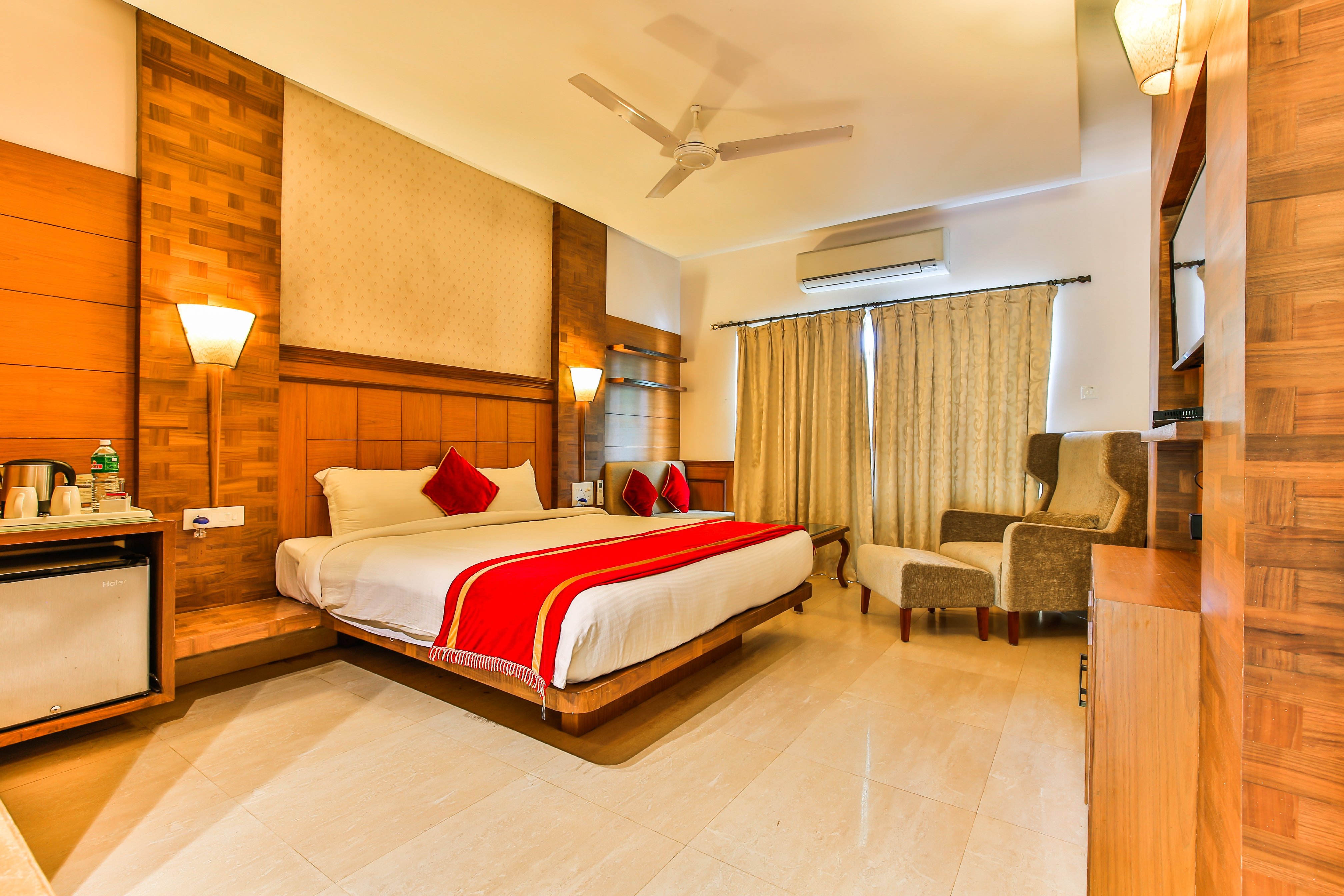 Shining Sand Beach Front Resort - Tap to explore photos