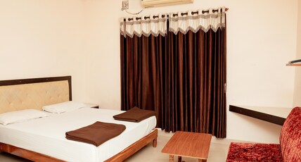 Shri Krishna Residency Room Type - AC ROOM