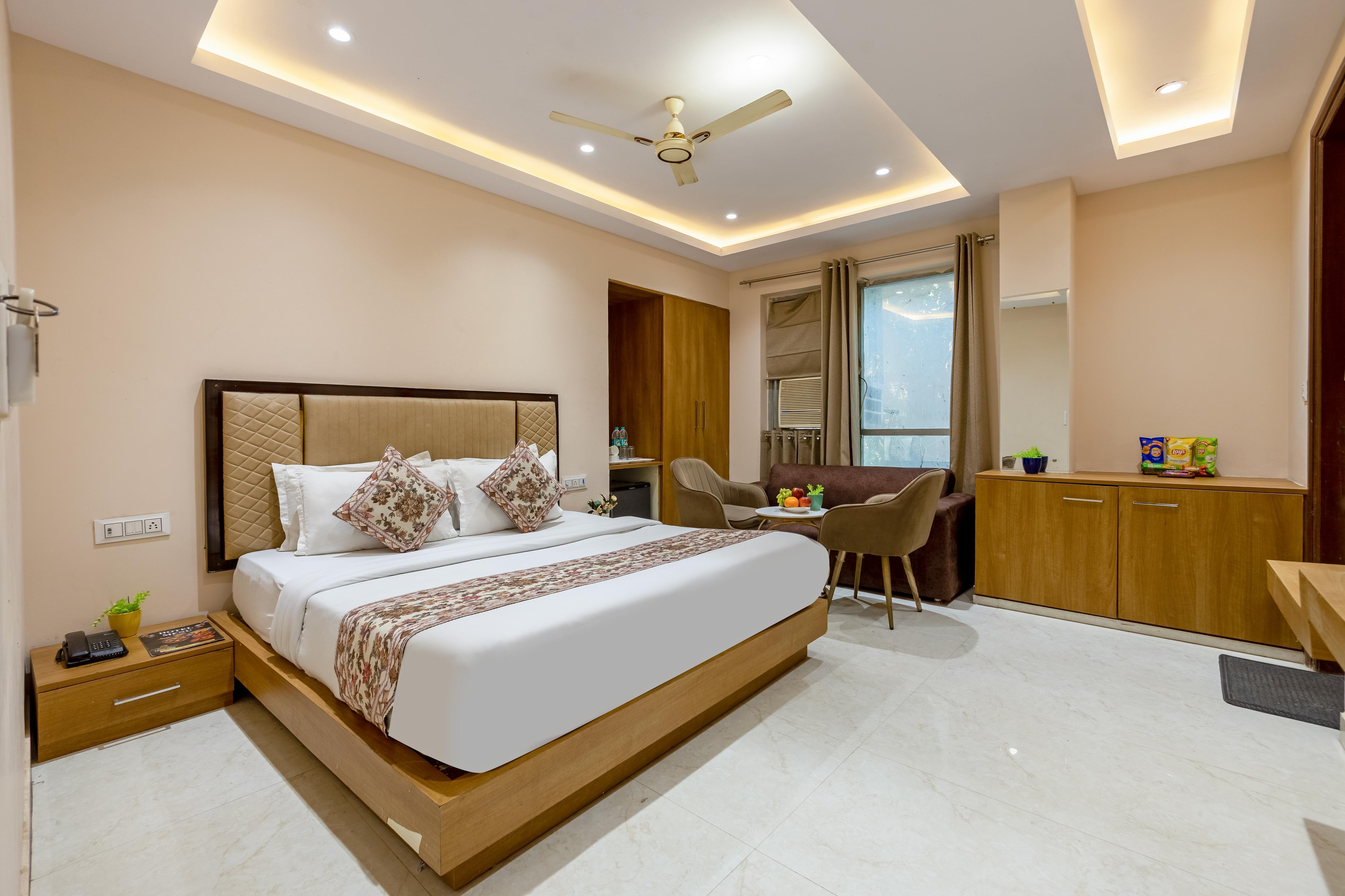 Hotel Sehej Continental At Karol Bagh Room Type - Deluxe Room