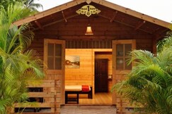 Majestic Beach Comforts-Beachfront