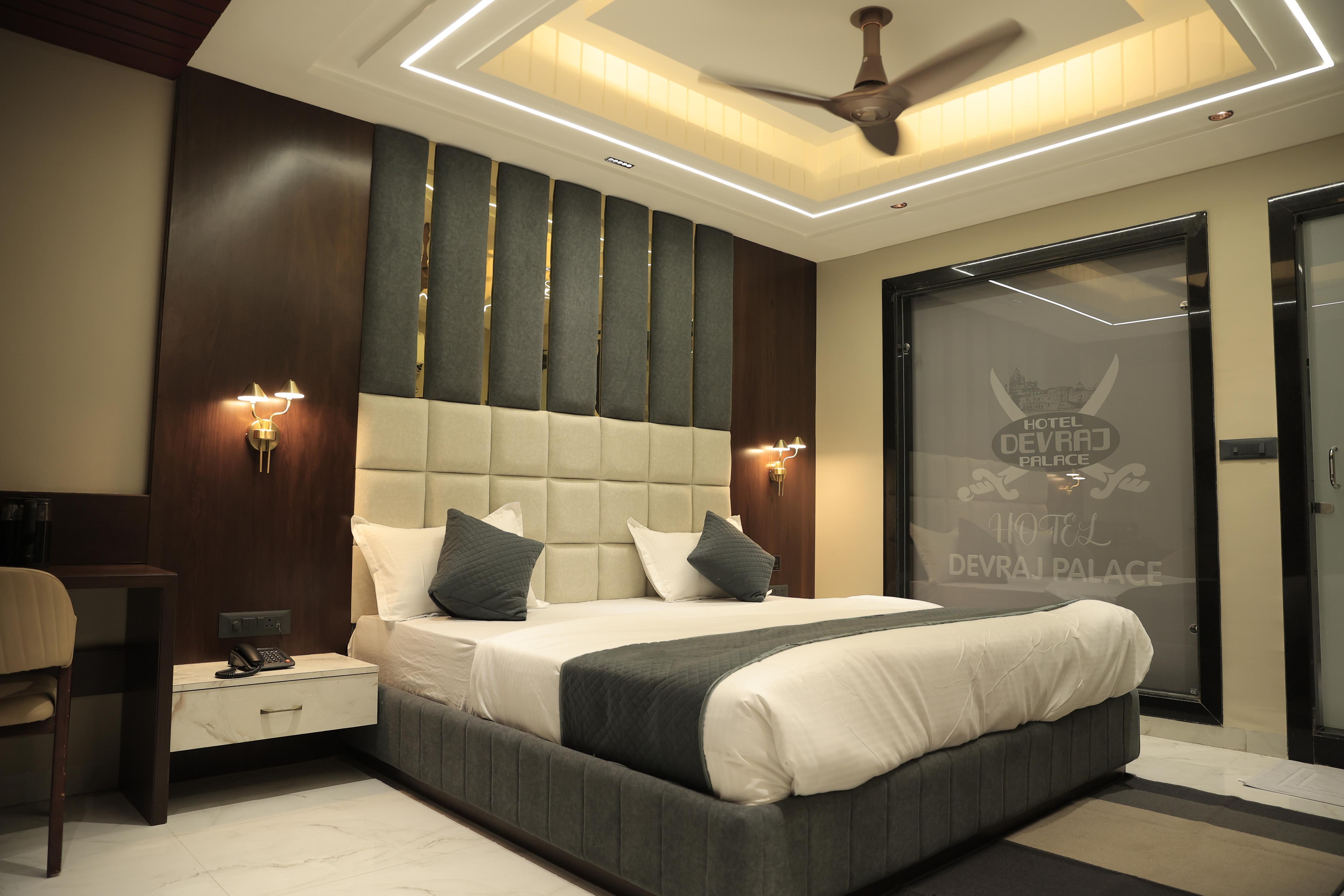 Hotel DevRaj Palace Maheshwar Room Type - Premium Suite Room