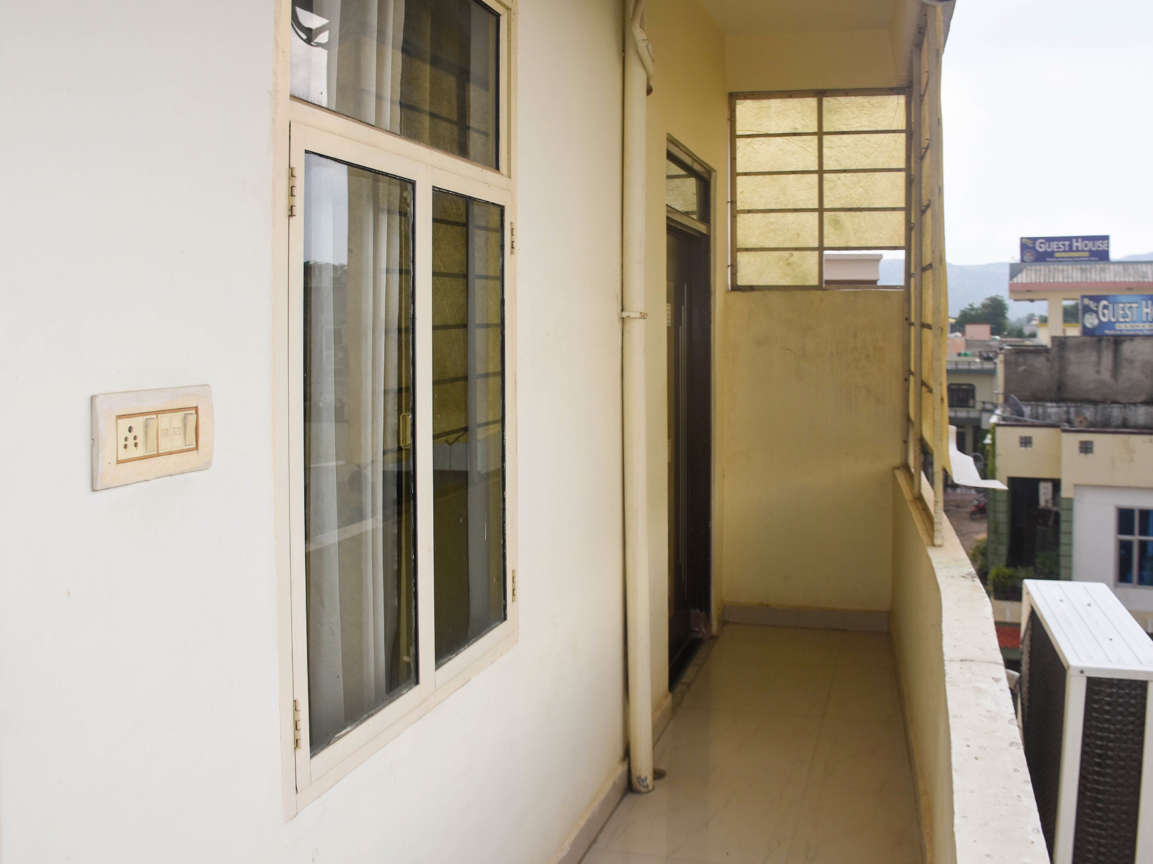 dev holiday home - Tap to explore photos