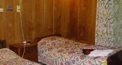 Shiraz Deluxe Houseboat Room Type - Family Deluxe Room