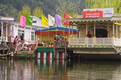 Shiraz Deluxe Houseboat