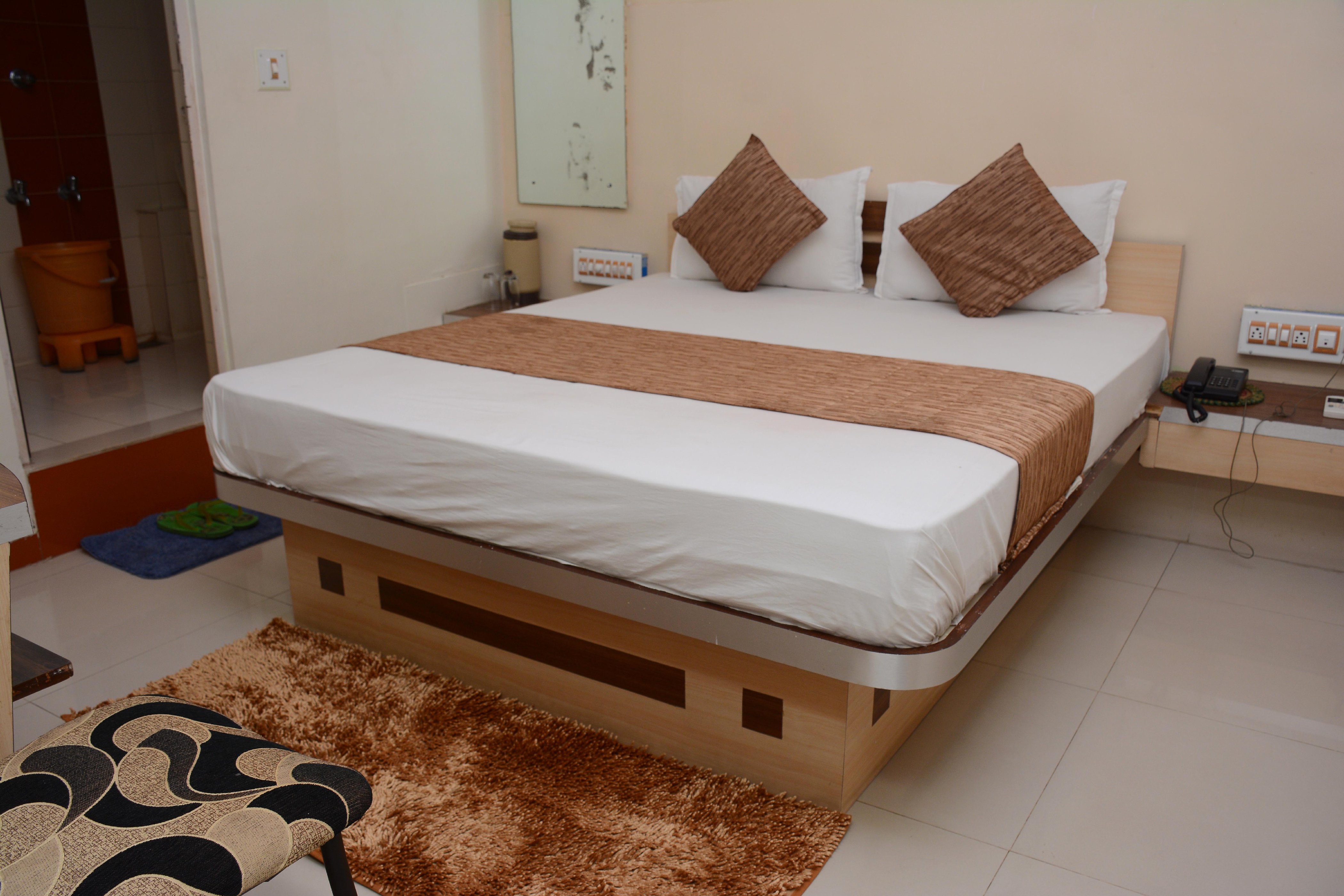 Hotel Shugun - Tap to explore photos