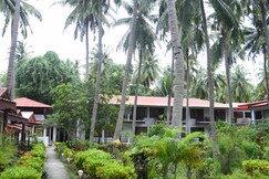 COCONHUTS BEACH RESORT
