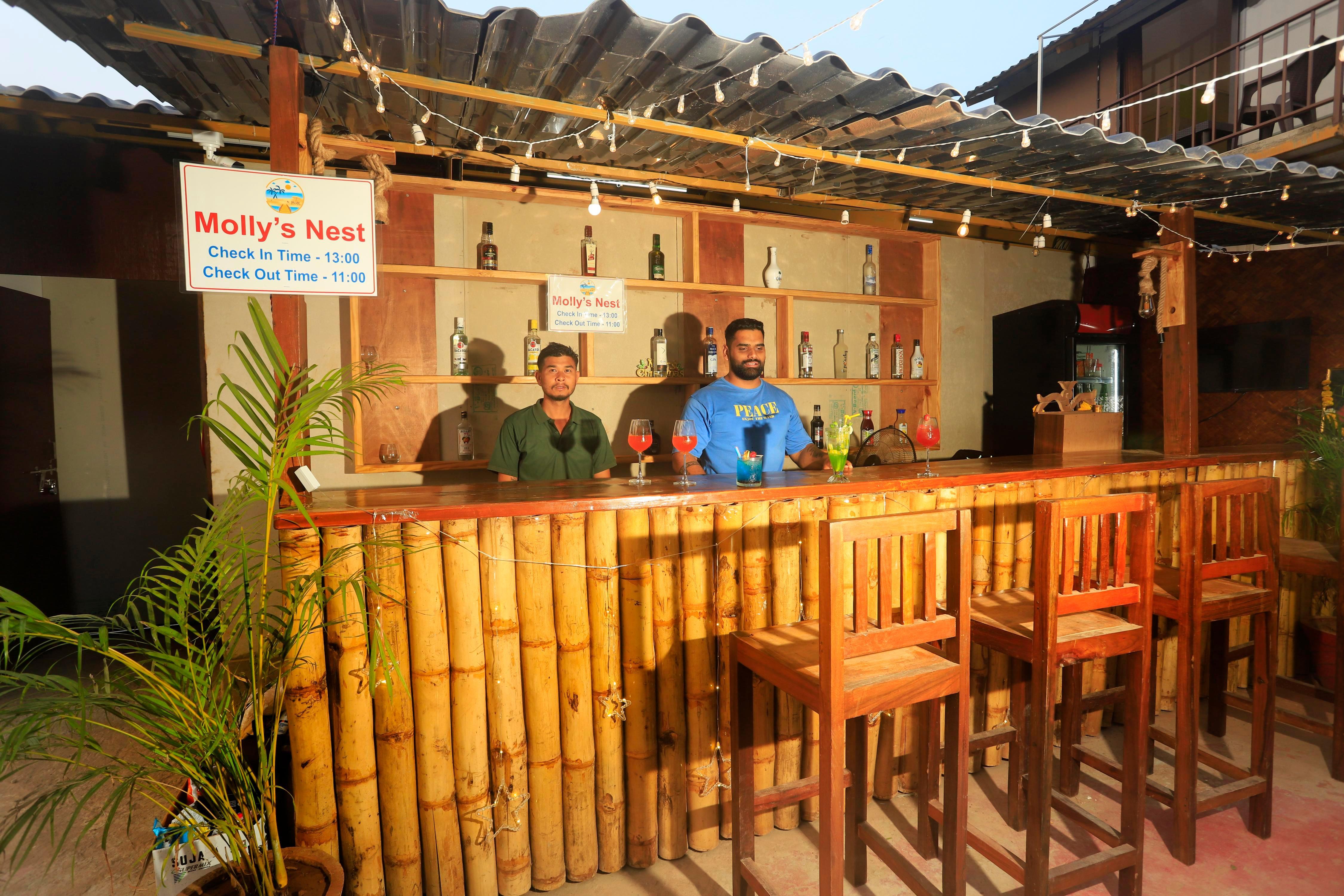 Molly's Nest | Sea-view Cottages & Restaurant