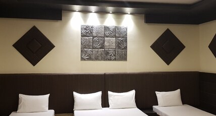 CHAKRAVARTHI INN Room Type - Four bed AC