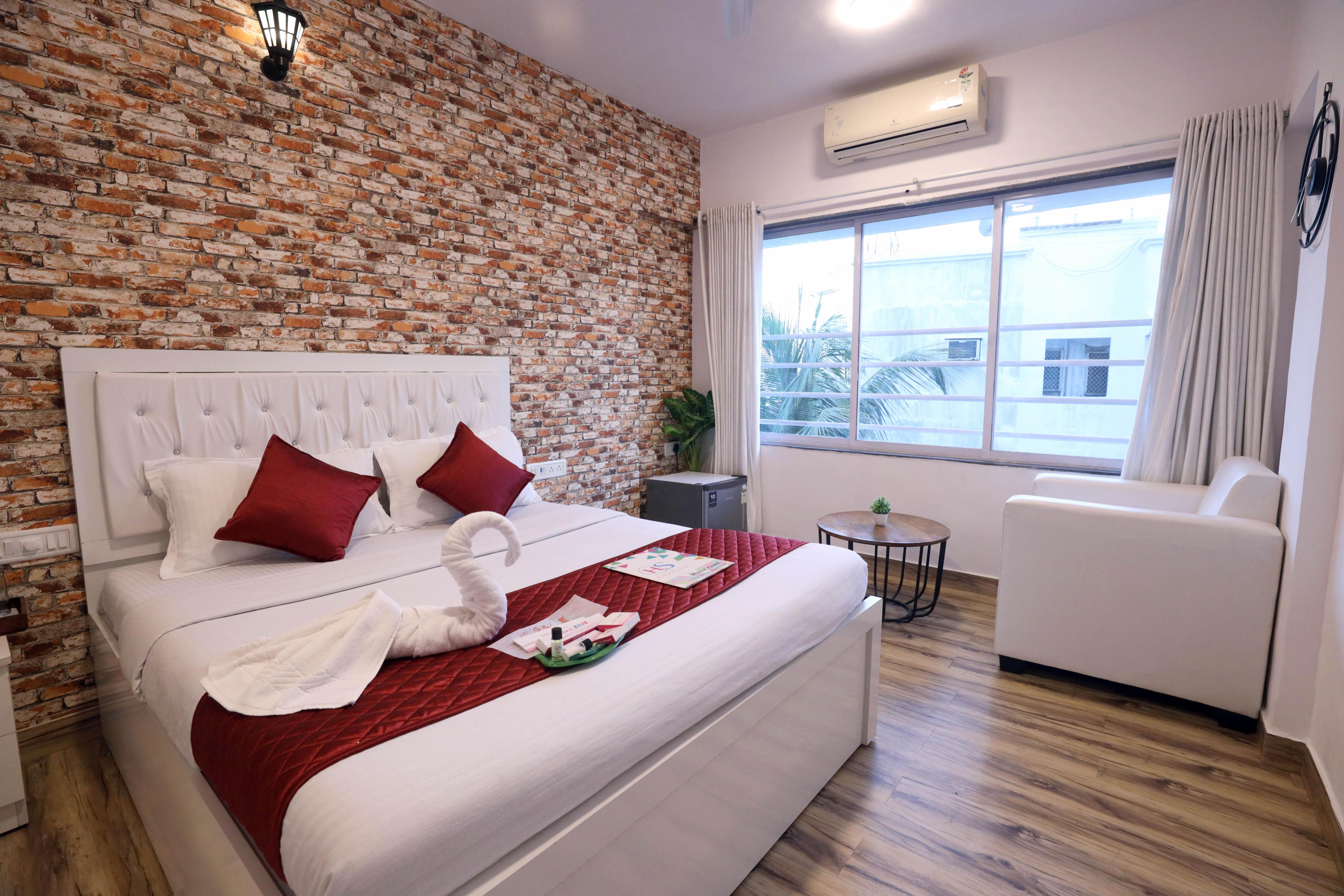 Corporate Suite | Rooms in an Apartment - Tap to explore photos