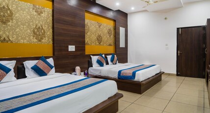 Hotel Maa Gayatri Room Type - Family 4 Bed AC Room