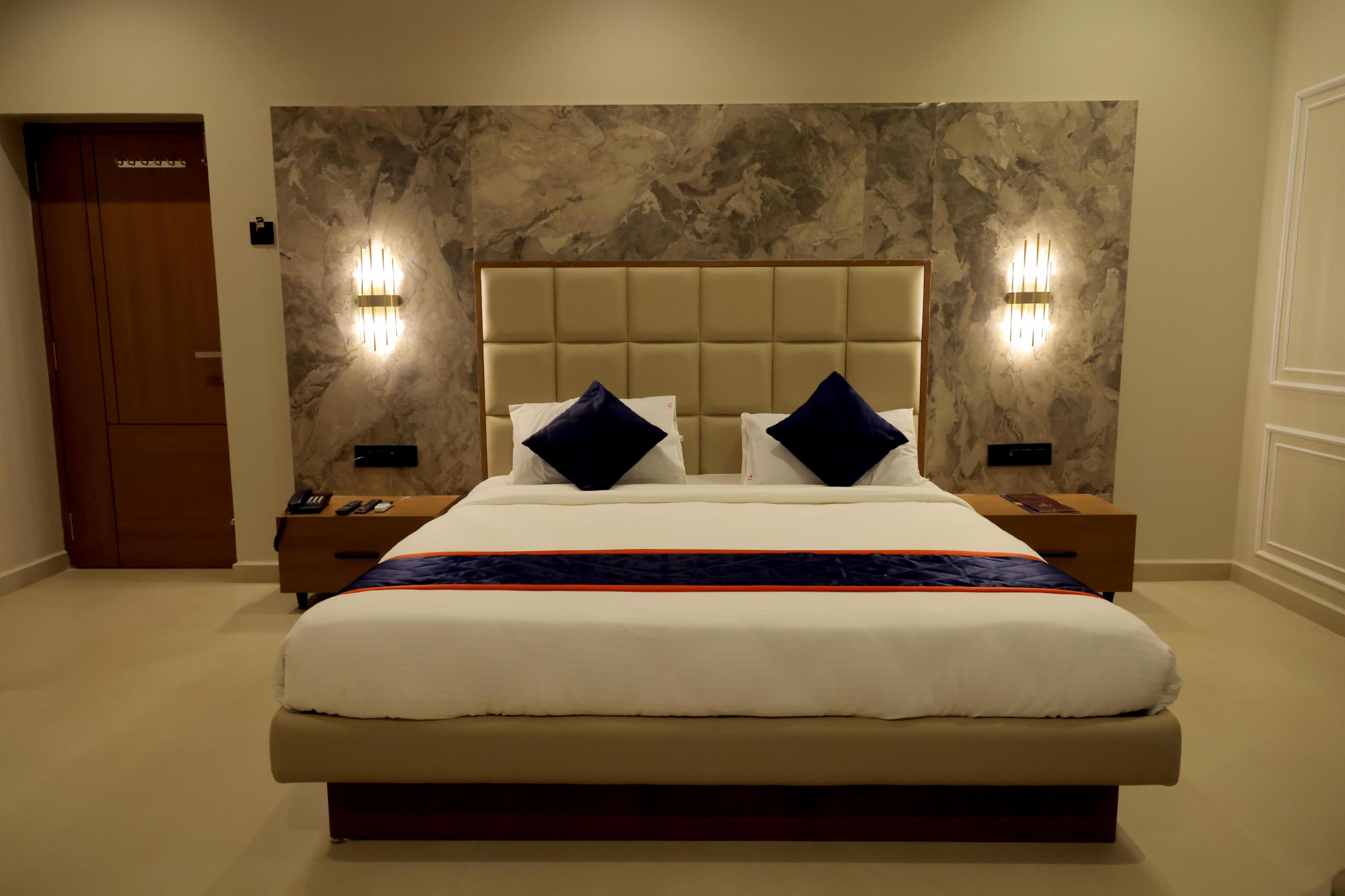 Thakar Hotel - Tap to explore photos