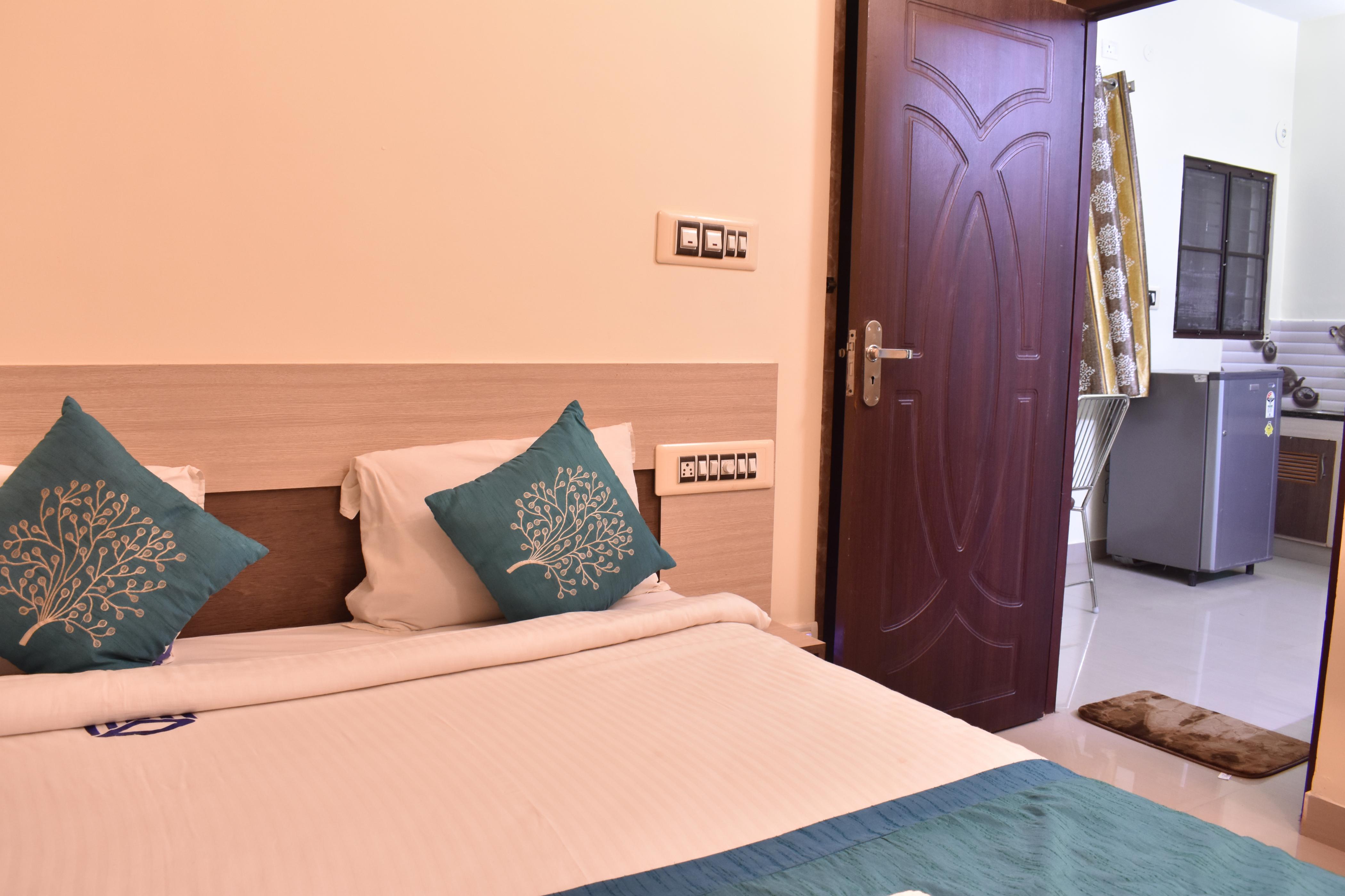 MMD Residency | Rooms in a Service Apartment - Tap to explore photos