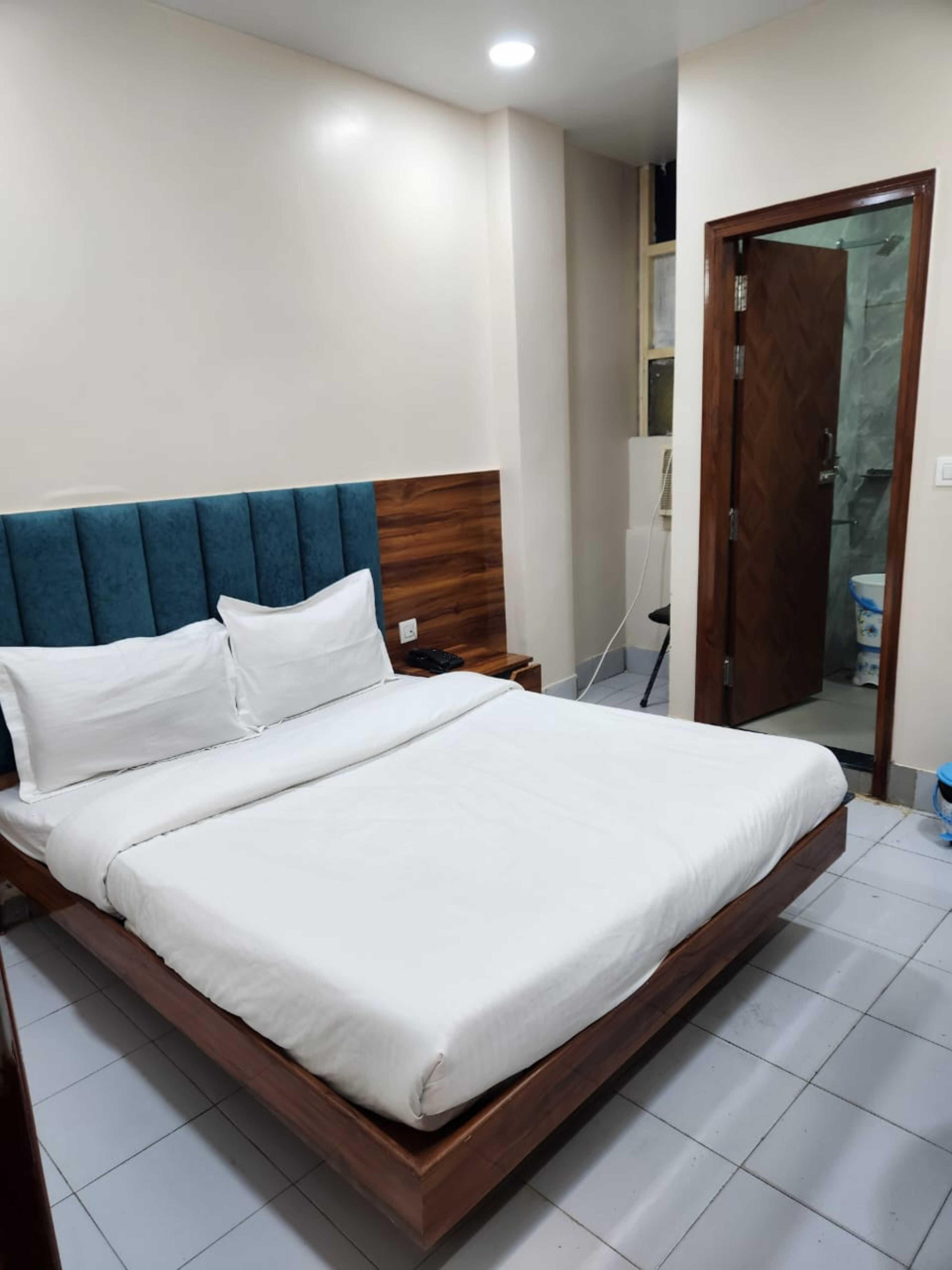 Hotel Neelam Palace DX  Room Type - Deluxe Room