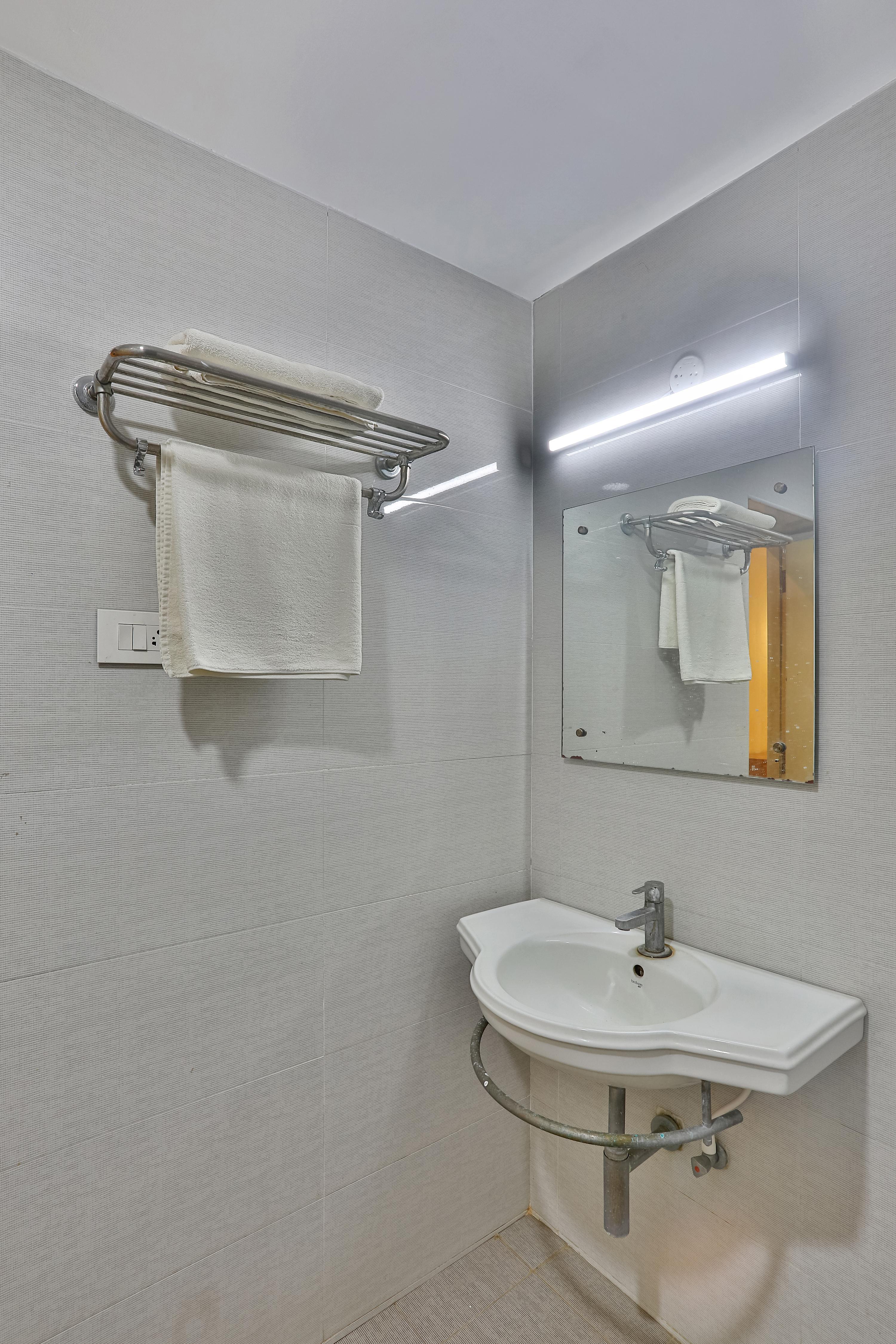 New Tirupur Lodge - Tap to explore photos
