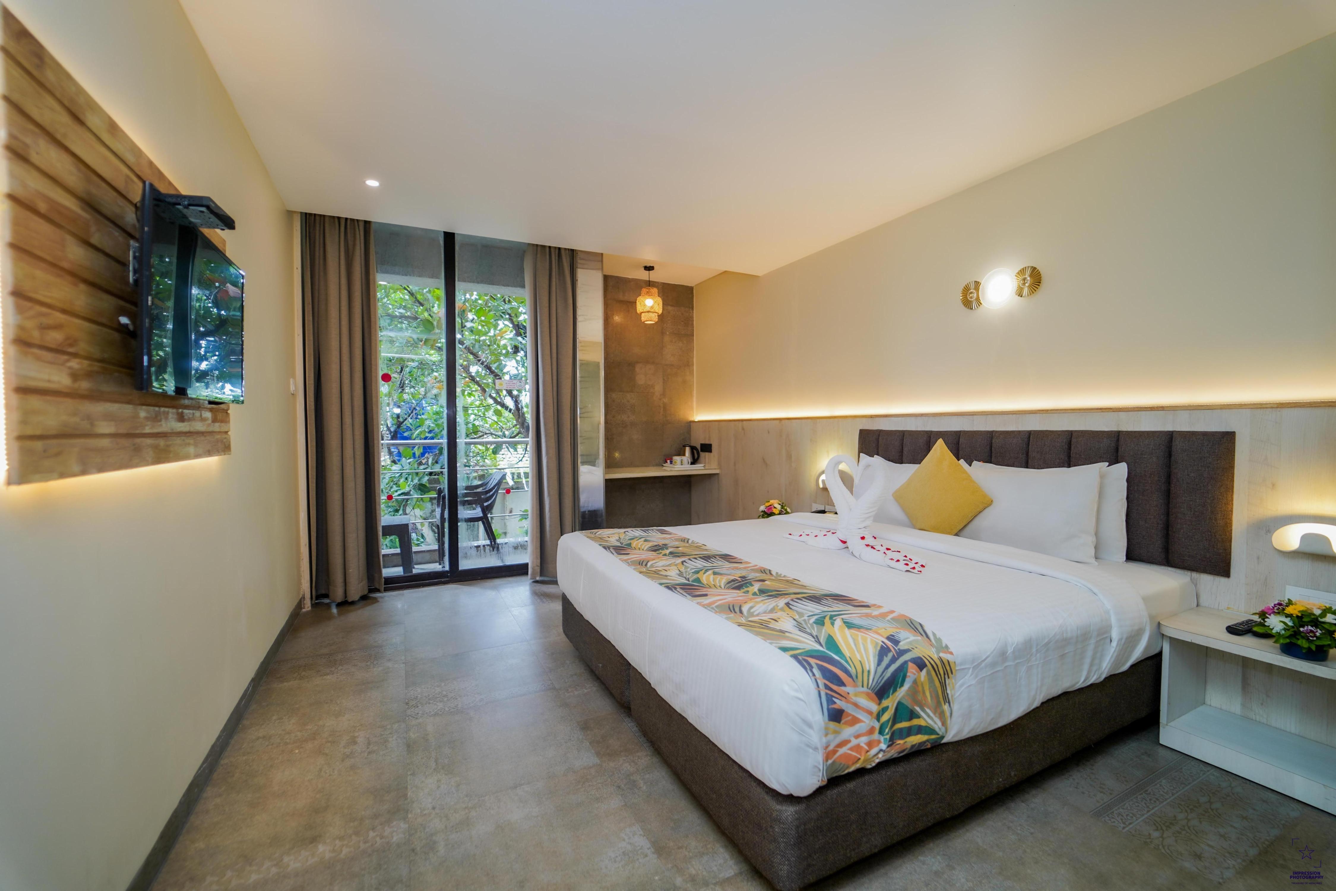 Hotel Citrus Prime, Candolim - Tap to explore photos
