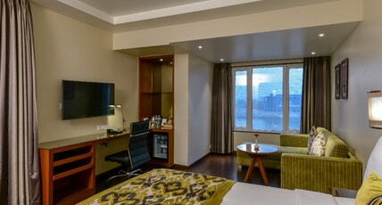 Lemon Tree Premier The Atrium Room Type - Executive Room with Bathtub