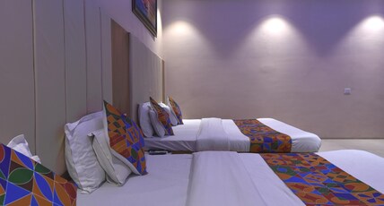 Hotel Maya Palace Room Type - Family Room (Six Bed )