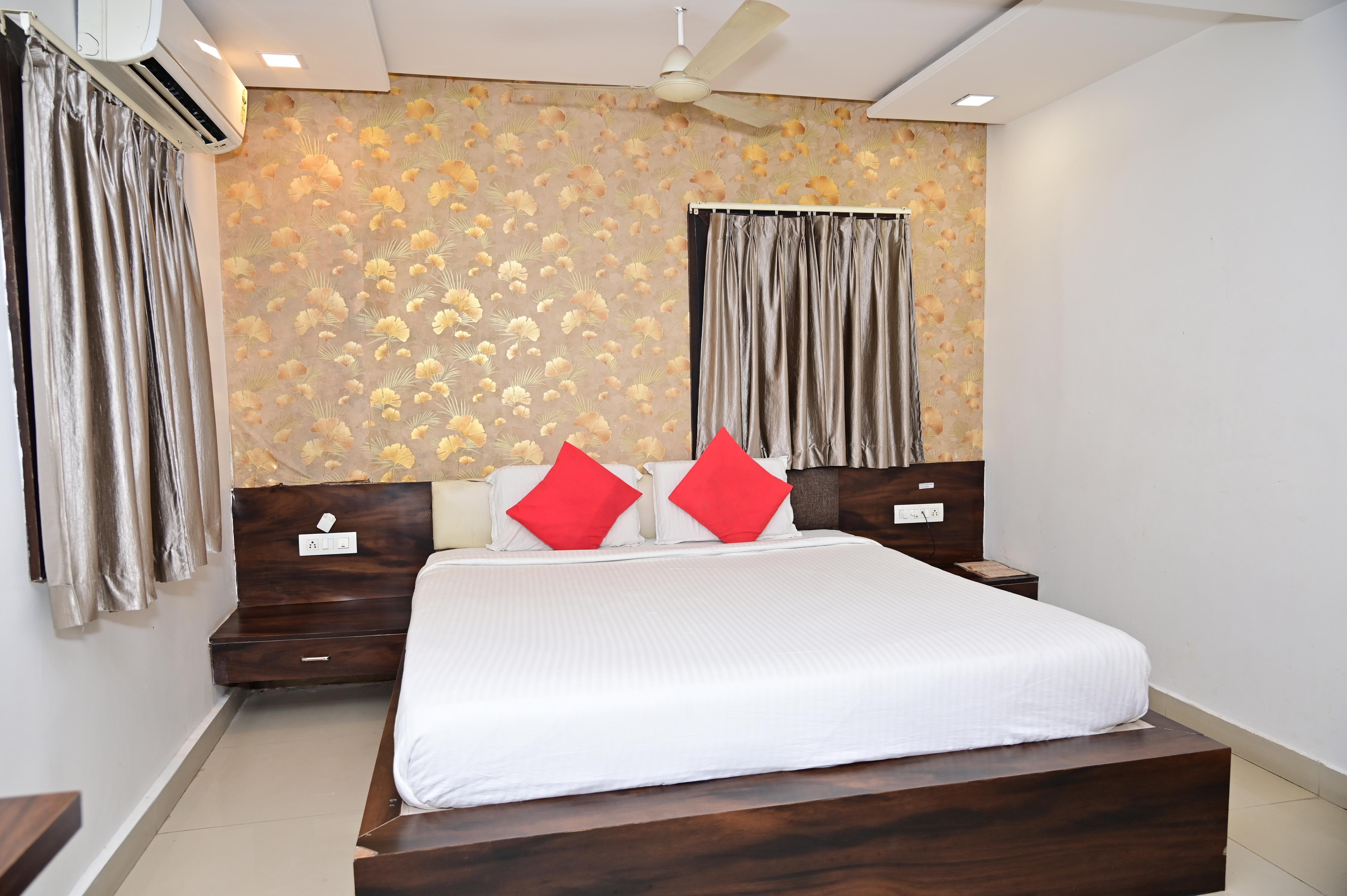 Sri Shivam Hotel Room Type - Deluxe Room