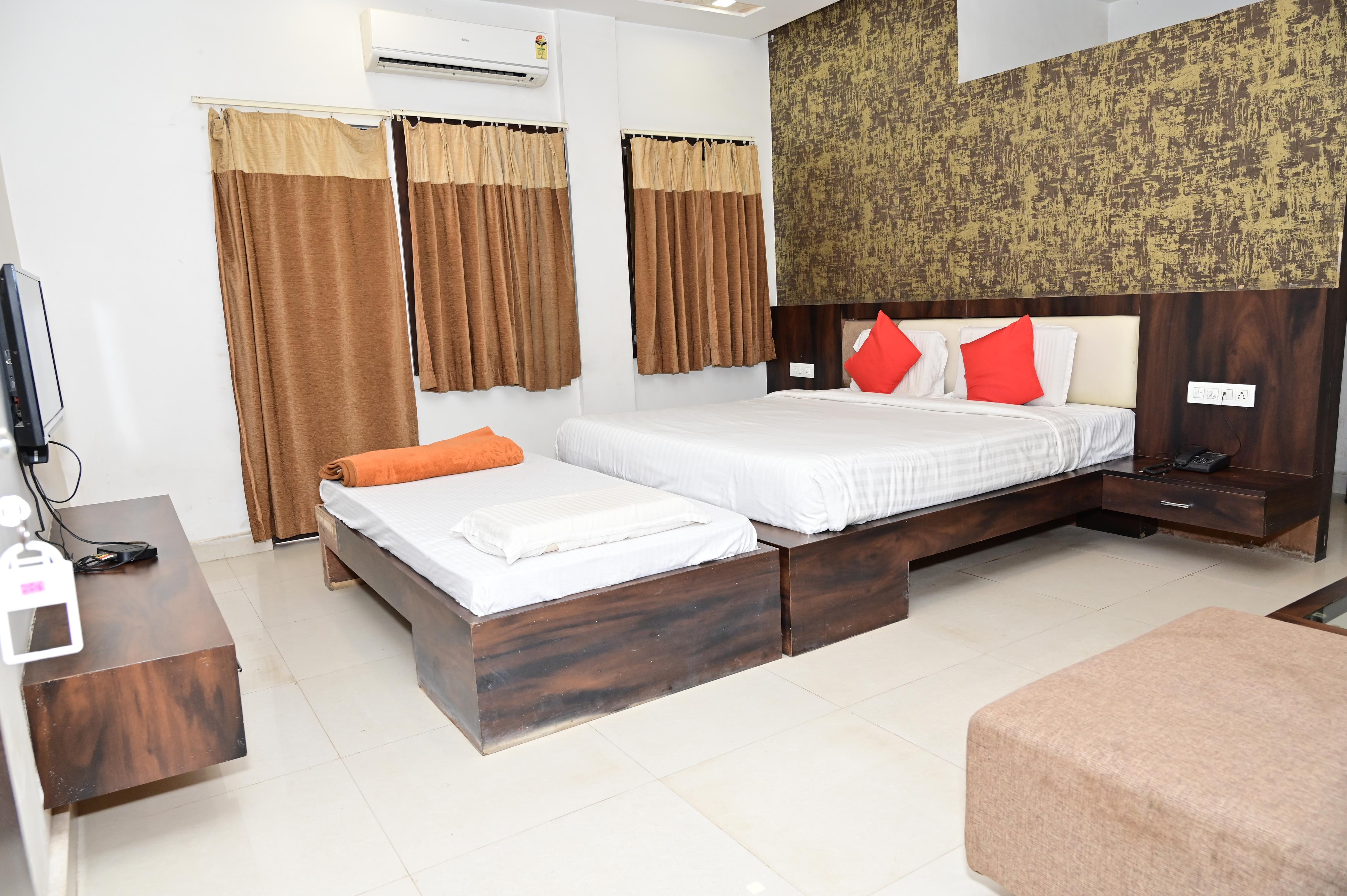 Sri Shivam Hotel - Tap to explore photos