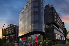 The Waverly Hotel & Residences