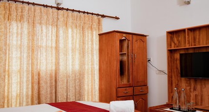 Crown Woods Munnar Room Type - Deluxe Room with Balcony