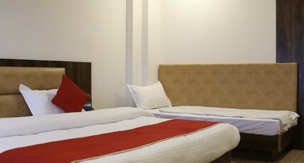Hotel Shri Vardhan Room Type - Triple Bed Room