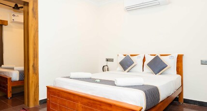 Hotel NNP Grand Room Type - Deluxe Suite Room AC