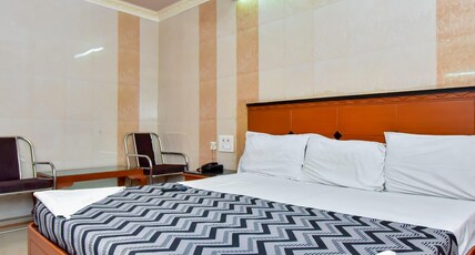 Hotel Golden Park Room Type - Deluxe A/c Room Hotel Golden Park Room Type - Deluxe A/c Room