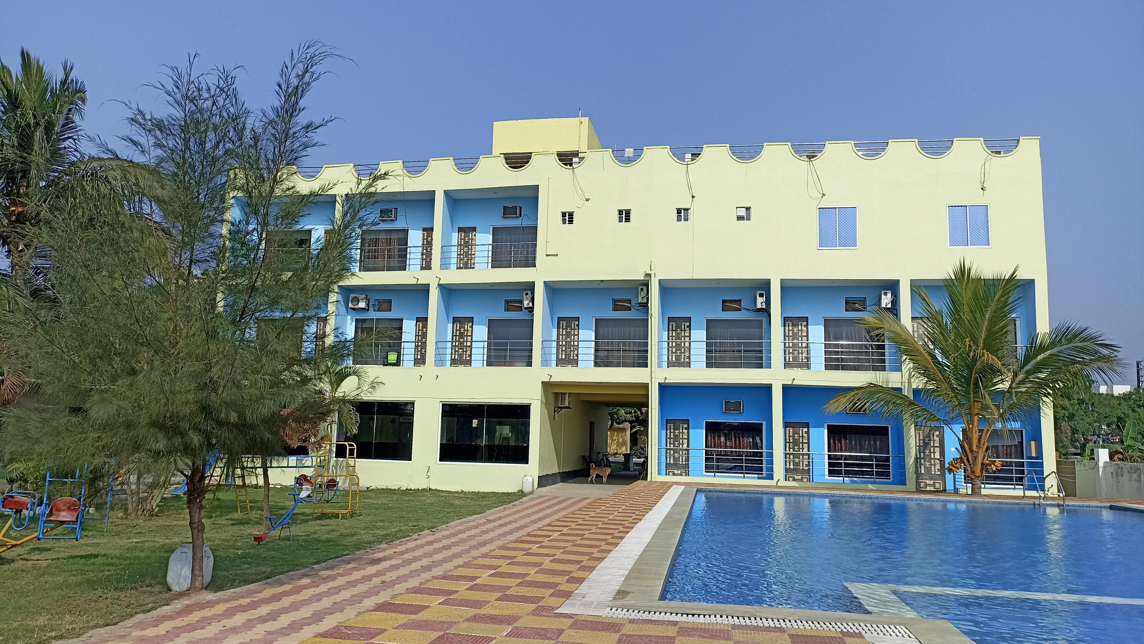 Star Inn Resort - Tap to explore photos