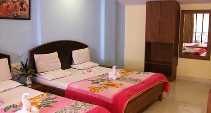 Hotel Royal- Pure Veg Room Type - AC Deluxe Family Room ( For 4 Persons)