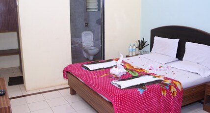 Hotel Royal- Pure Veg Room Type - Deluxe AC Room Hotel Royal- Pure Veg Room Type - Deluxe AC Room