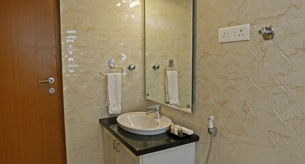 Clarks Inn Srinagar Room Type - Deluxe Room with King Bed Clarks Inn Srinagar Room Type - Deluxe Room with King Bed