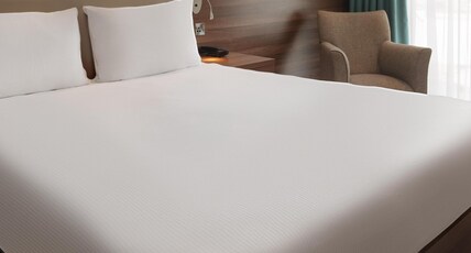 Hampton by Hilton Bournemouth Room Type - QUEEN ACCESSIBLE ROOM NS