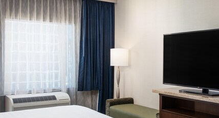 Hilton Garden Inn Seattle Downtown Room Type - 1 KING BED 1 BEDROOM STE