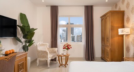 Royal Family Hotel Room Type - Deluxe Double Room