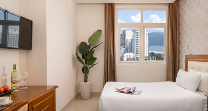 Royal Family Hotel Room Type - Deluxe Twin Room