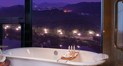 DoubleTree by Hilton Hotel Guangzhou - Science City Room Type - AMBASSADOR SUITE