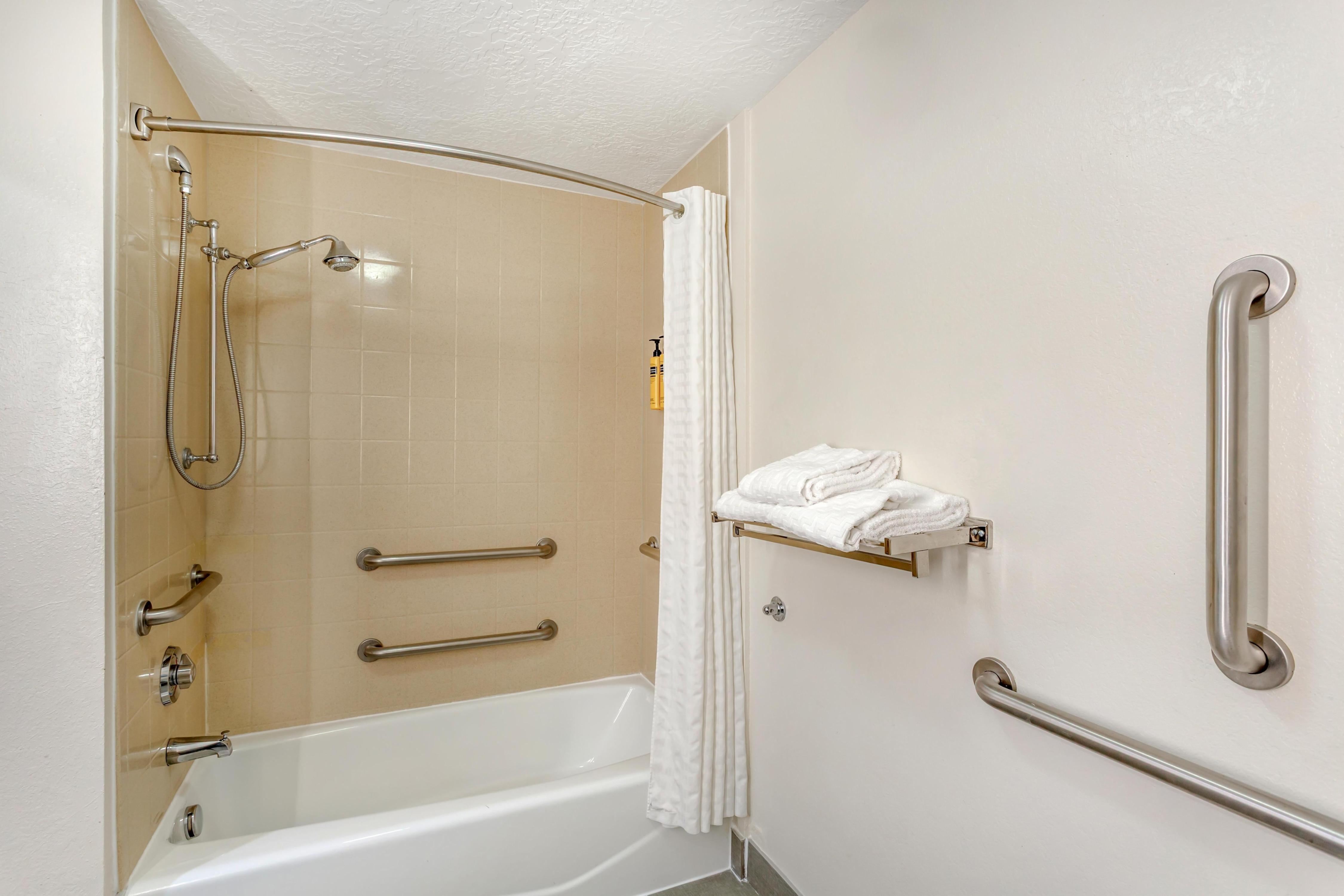 Best Western Plus Airport Inn & Suites