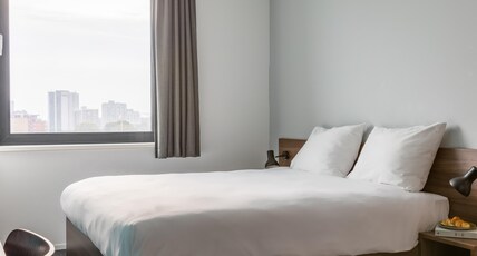 The Social Hub Rotterdam Room Type - Deluxe Queen