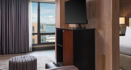 Best Western Premier Park Hotel Room Type - Suite-1 King Bed, Non-Smoking, Executive, Downtown View, Sitting Area, Sofabed
