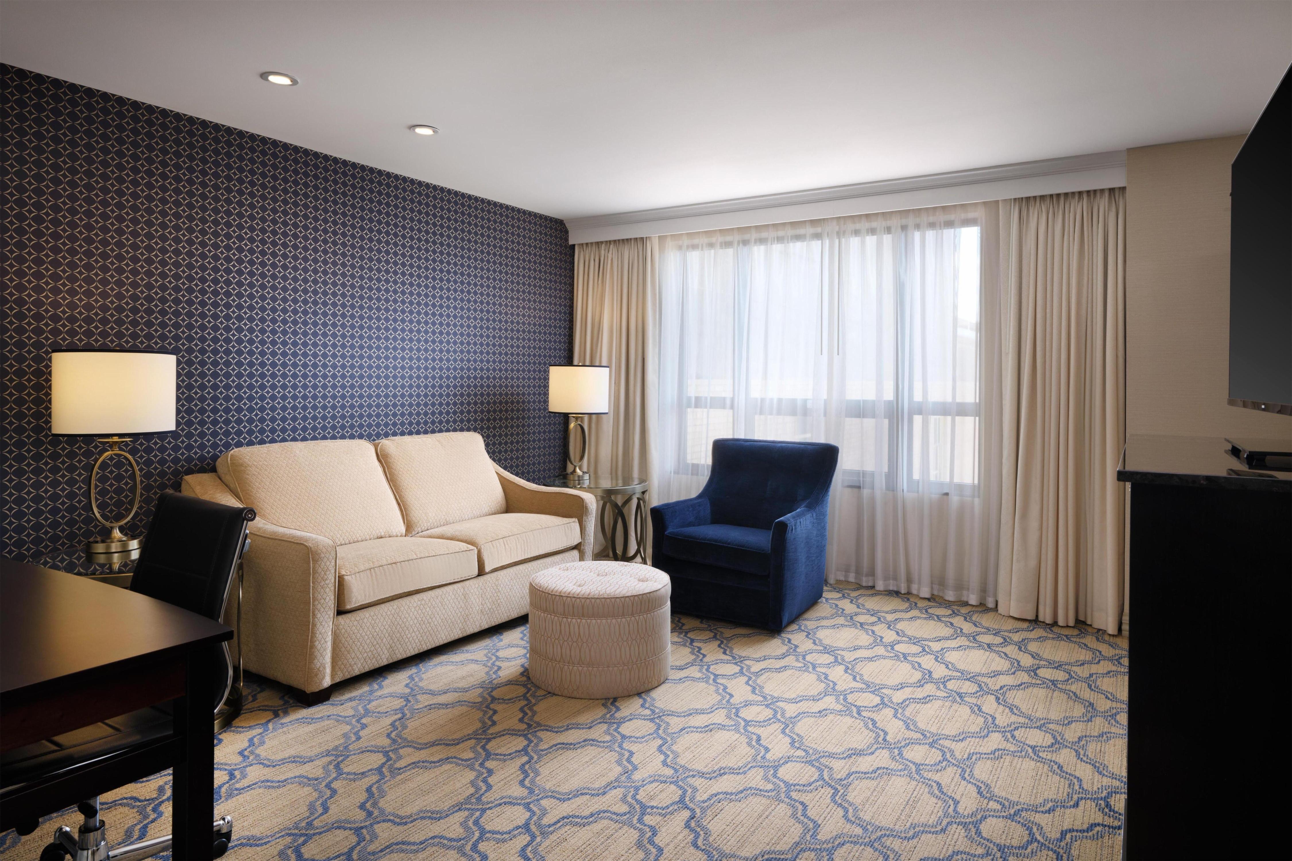 Best Western Premier Park Hotel Room Type - Accessible - Suite King Bed, Mobility Accessible, Roll In Shower, Sofabed, Parlor Room, View, Non-Sm Best Western Premier Park Hotel Room Type - Accessible - Suite King Bed, Mobility Accessible, Roll In Shower, Sofabed, Parlor Room, View, Non-Sm