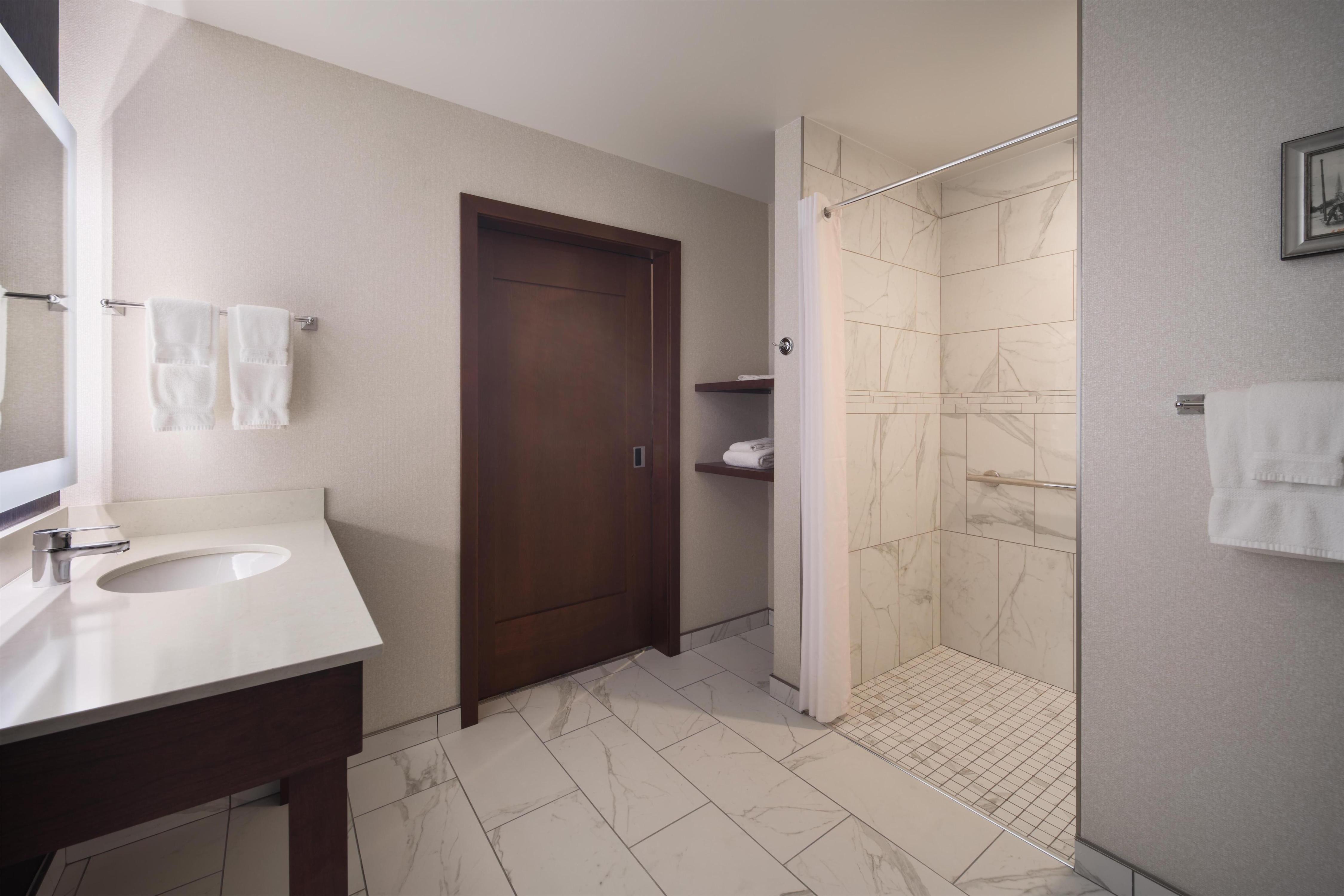 Best Western Premier Park Hotel Room Type - Accessible - 1 King, Mobility Accessible, Roll In Shower, Sofabed, View, Sitting Area, Non-Smoking Best Western Premier Park Hotel Room Type - Accessible - 1 King, Mobility Accessible, Roll In Shower, Sofabed, View, Sitting Area, Non-Smoking
