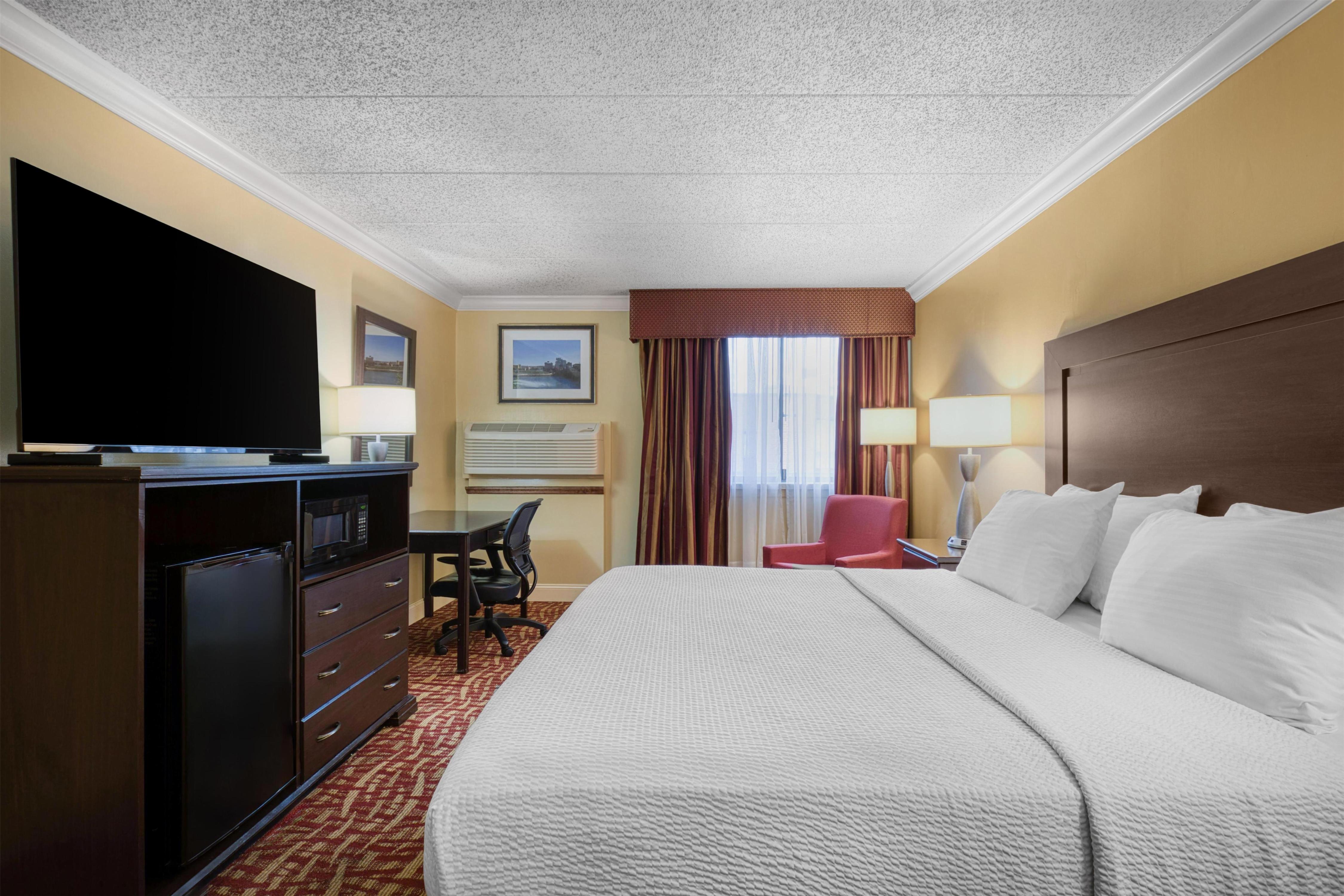 Best Western Plus Genetti Hotel & Conference Center - Tap to explore photos
