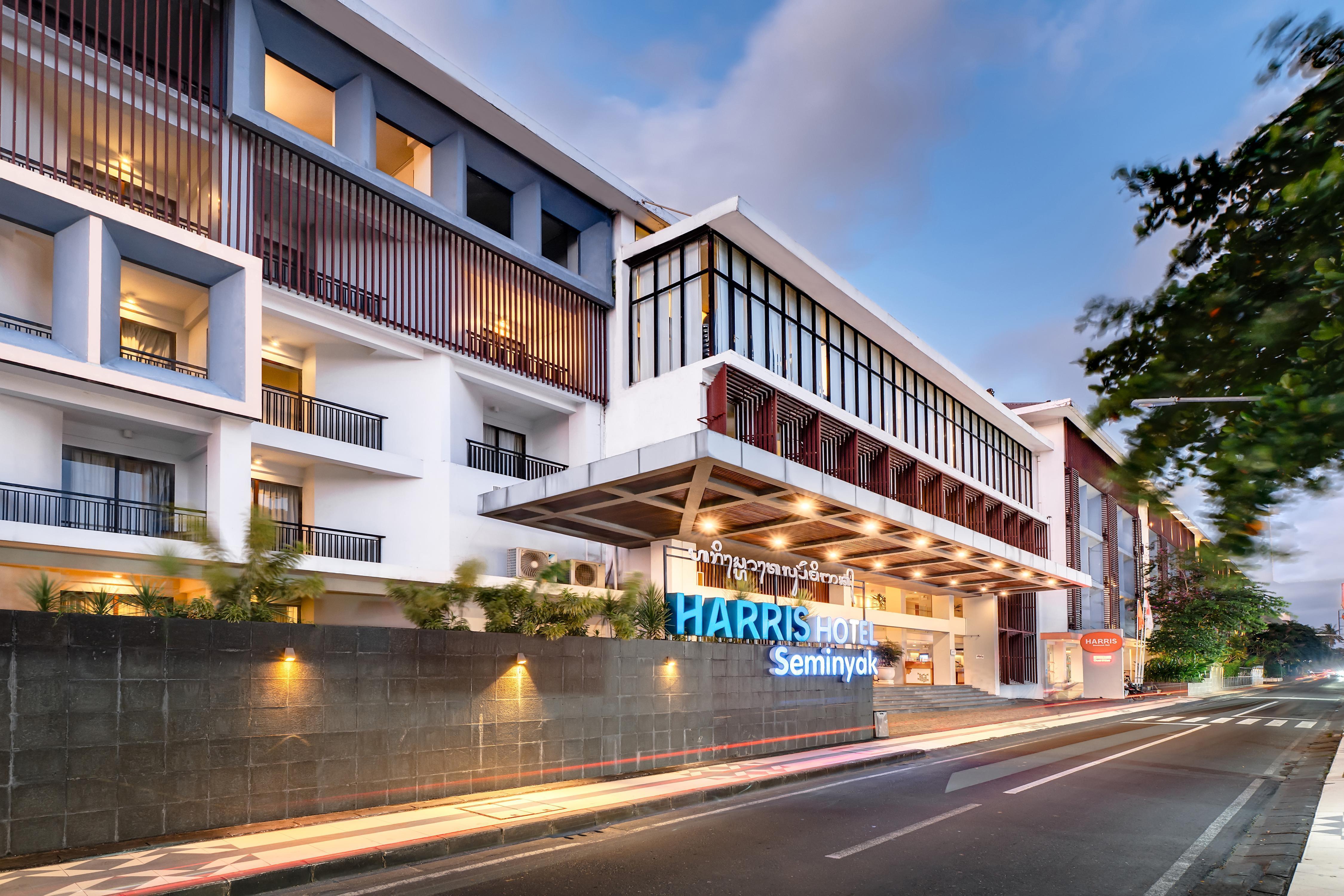 Harris Hotel Seminyak - Tap to explore photos